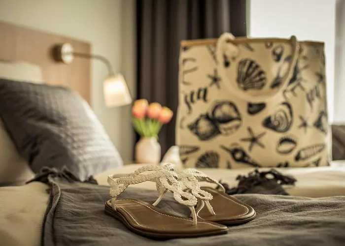 Sleeping By Beelen كاتفايك أن زي