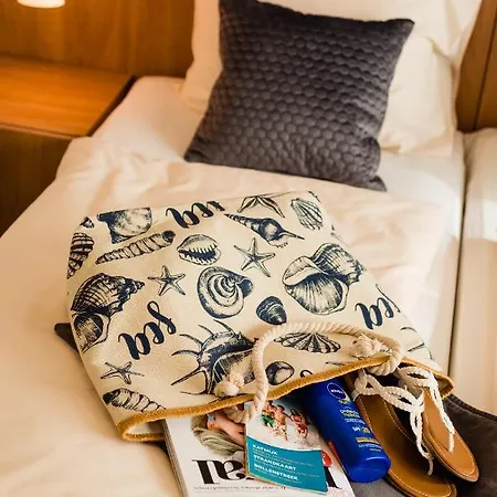 Sleeping By Beelen 3*